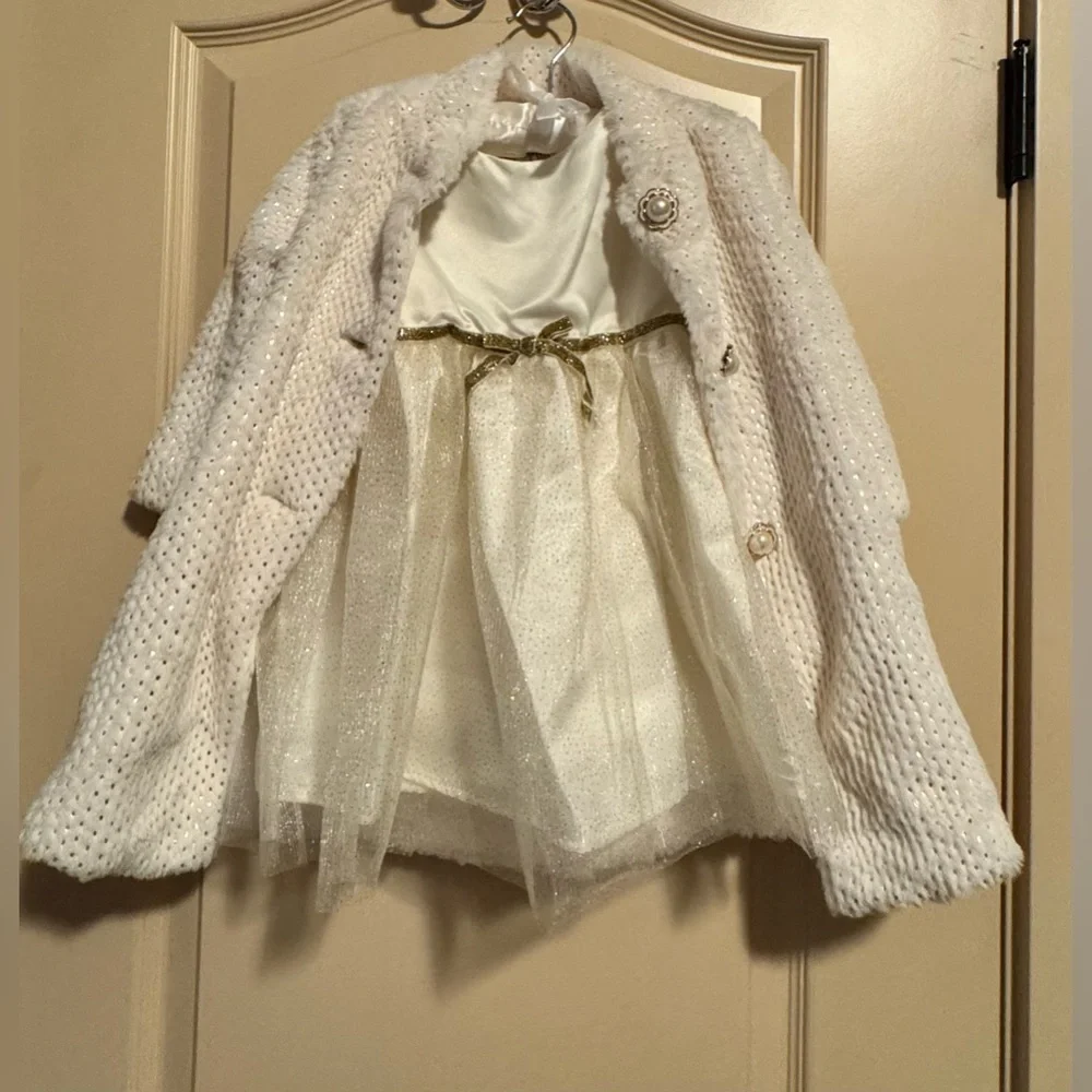 Blueberi Boulevard beige and Gold textured knit coat and dress
